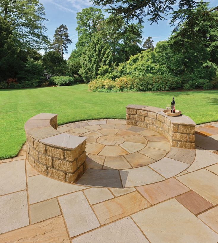 Circular paving focal point installation